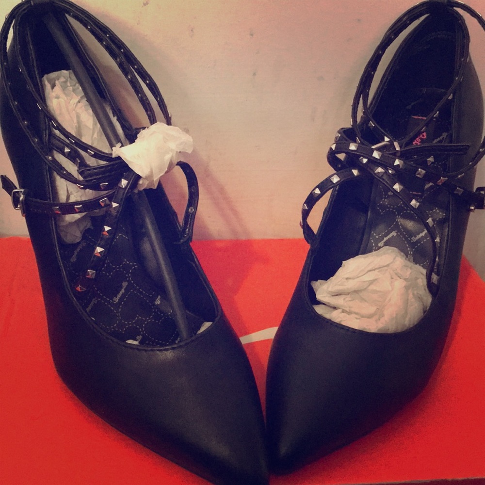 Betsey Johnson black faux leather heels